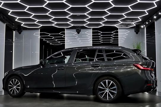 BMW Seria 3 320i Advantage aut