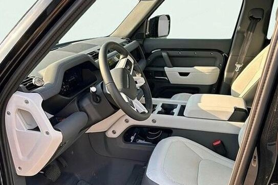 Land Rover Defender 110 D250 X-Dynamic SE