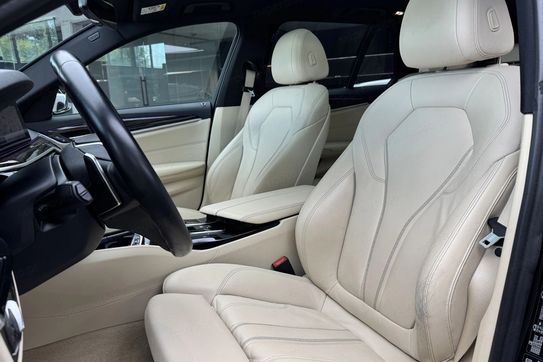 BMW Seria 5 530i xDrive M Sport sport