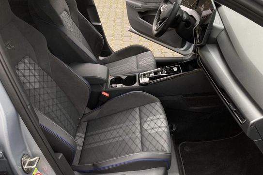 Volkswagen Golf VIII 1.5 eTSI mHEV R-Line DSG