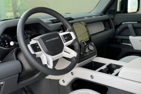 Land Rover Defender D250 S