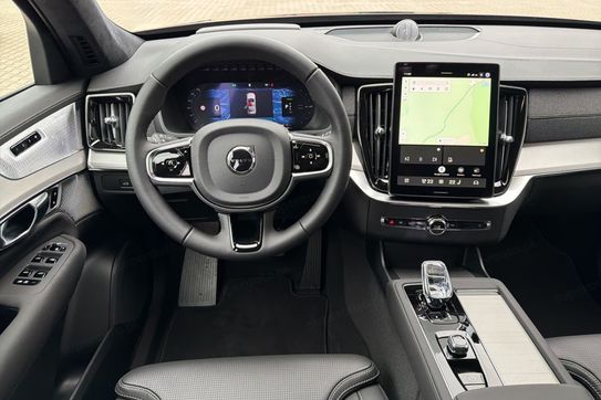 Volvo XC90 T8 AWD Plug-In Hybrid Ultra Black Edition 7os
