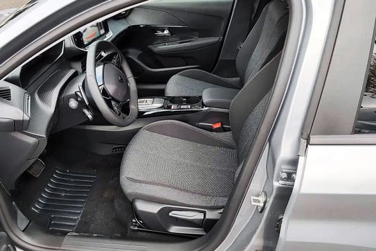 Peugeot 208 Business 1.2 mHEV e-DCS6