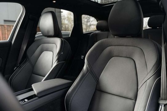 Volvo XC60 B5 AWD Ultra Black Edition