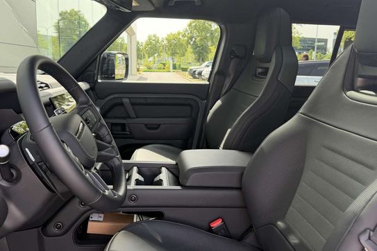 Land Rover Defender 110 P635 V8 Octa