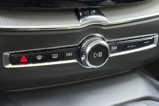 Volvo XC60 T8 Plug-in Hybrid AWD Ultra Dark