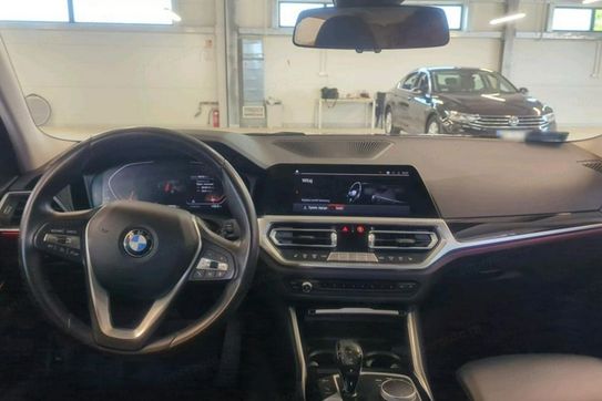 BMW Seria 3 318i Sport Line