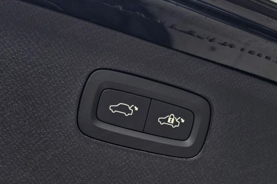 Volvo XC90 T8 AWD Plug-In Hybrid Ultra Black Edition 7os aut