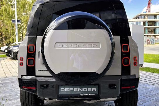 Land Rover Defender 110 3.0 D250 X-Dynamic HSE