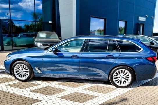 BMW Seria 5 Touring 520d xDrive Luxury Line
