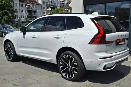Volvo XC60 B5 B AWD Ultra Dark