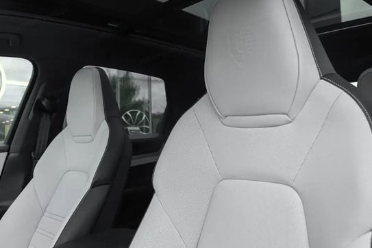Porsche Cayenne Coupe E-Hybrid Black Edition