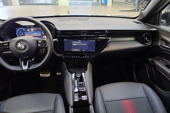 Alfa Romeo Junior Speciale Q4 eDCT