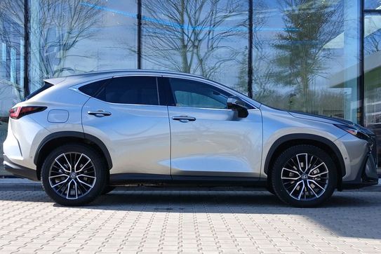 Lexus NX 450h+ Omotenashi AWD