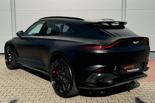 Aston Martin DBX V8
