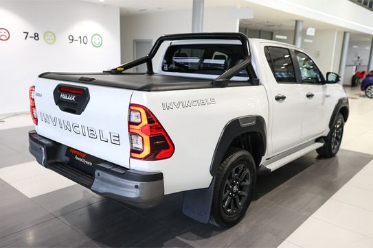 Toyota HiLux Double Cab Invincible 4x4 AT