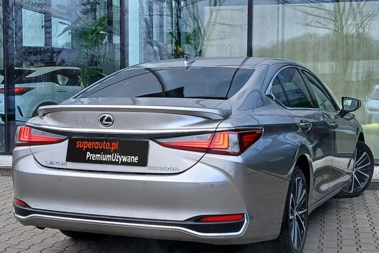 Lexus ES 300h Business Edition