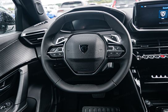 Peugeot 2008 Allure EAT8 1.2 PureTech