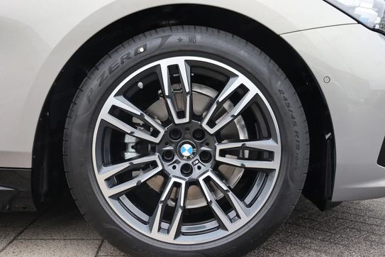 BMW Seria 5 550e xDrive M Sport