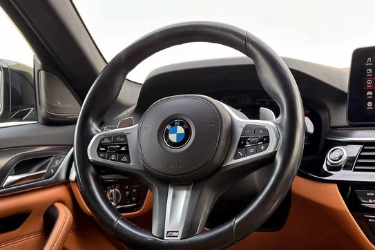 BMW Seria 5 530d xDrive M Sport sport-aut