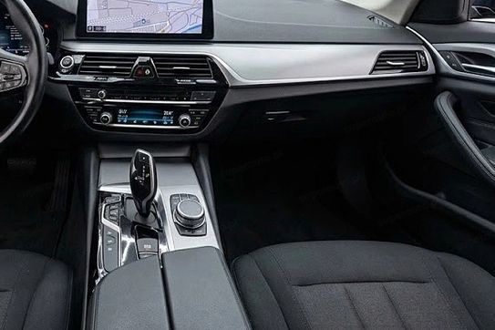 BMW Seria 5 520e sport-aut