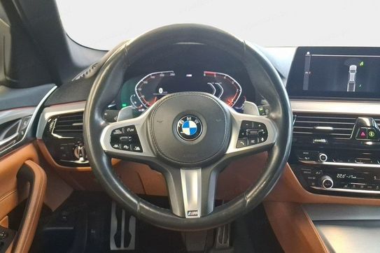 BMW Seria 5 Touring 540d xDrive M Sport