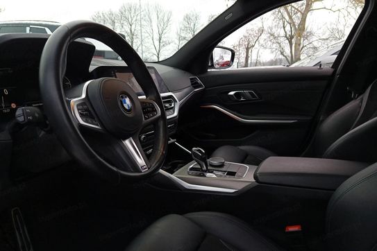 BMW Seria 3 330e xDrive M Sport sport-aut