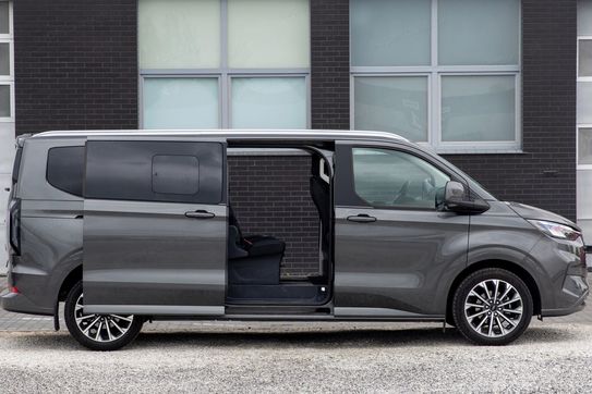 Ford Tourneo Custom 2.0 L2H1 Titanium