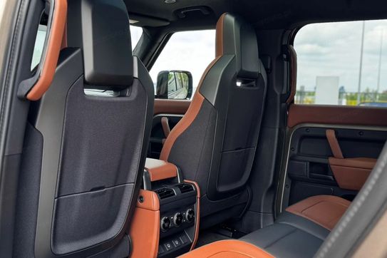 Land Rover Defender 110 P635 V8 Octa