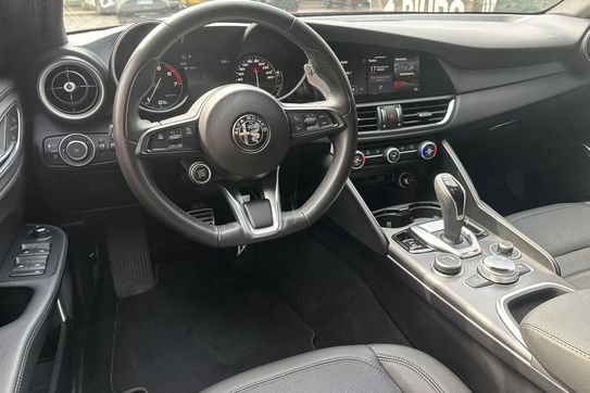 Alfa Romeo Giulia Sprint 2.0 Turbo  aut