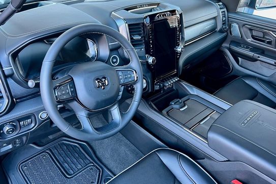 Dodge RAM 1500 Limited NIGHT V8 RAMBOX