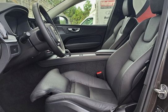 Volvo XC60 B5 B AWD Plus Dark