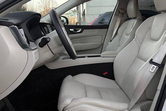 Volvo XC60 B5 B AWD Plus Dark