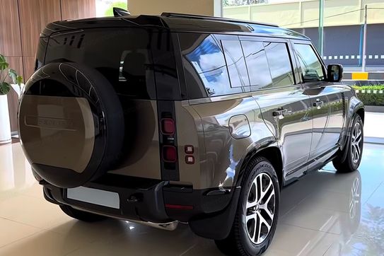 Land Rover Defender 110 3.0 D250 X-Dynamic HSE