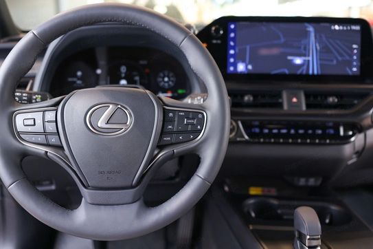 Lexus UX 300h F Sport Design