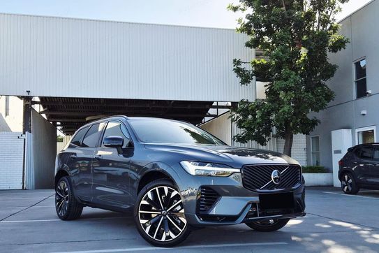 Volvo XC60 T8 Plug-In Hybrid AWD Ultra Dark