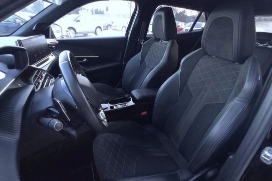 Peugeot 2008 1.2 PureTech GT EAT8