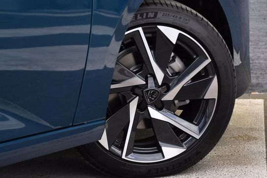 Peugeot 308 Allure e-DCS6 1.2 mHEV