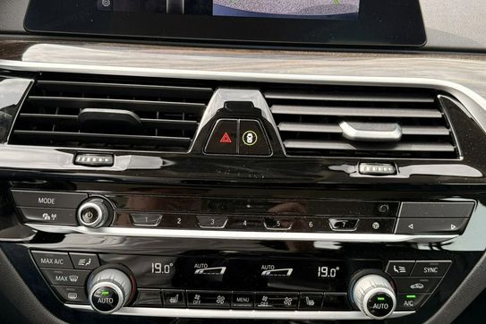 BMW Seria 5 530e iPerformance Luxury Line aut