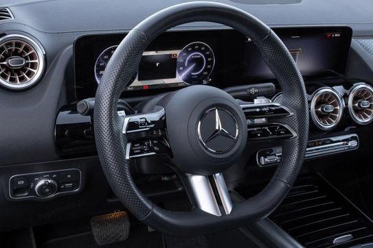 Mercedes EQA 250+ Electric Art