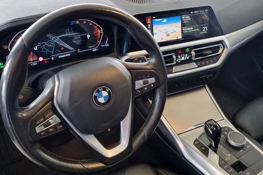 BMW Seria 3 320d xDrive Luxury Line aut
