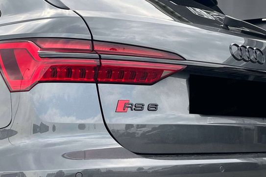 Audi A6 RS6 TFSI quattro Performance Avant