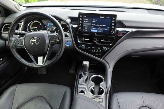 Toyota Camry 2.5 Hybrid Executive CVT