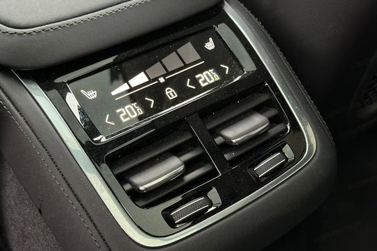 Volvo XC90 T8 AWD Plug-In Hybrid Plus Dark 7os