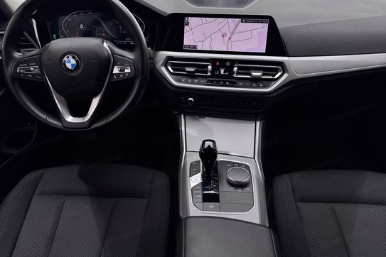 BMW Seria 3 318i Advantage aut