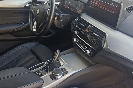 BMW Seria 5 Touring 520d xDrive Luxury Line