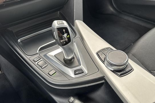 BMW Seria 3 330e iPerformance Advantage