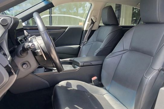 Lexus ES 300h Business Edition