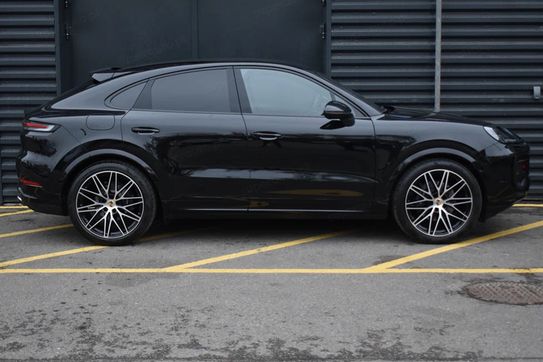 Porsche Cayenne Coupe E-Hybrid Black Edition