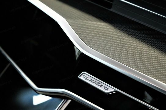 Audi A6 RS6 TFSI quattro Performance Avant